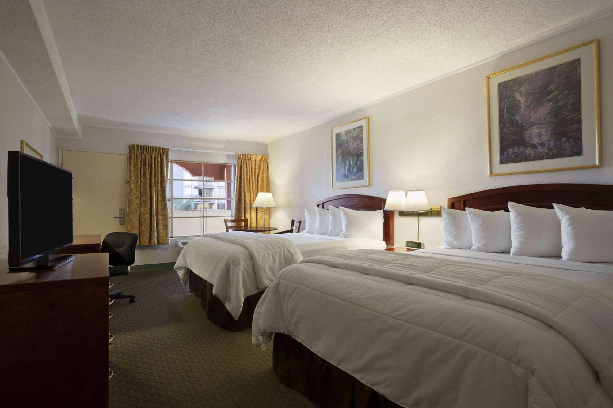 Days Inn By Wyndham San Diego/Downtown/Convention Center Buitenkant foto